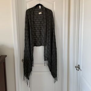NWT TARGET Fringe Diamond Pattern Wrap